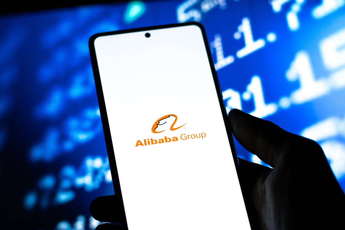 Alibaba, Nio Stocks Rise, Even As Realty Drags Hang Seng