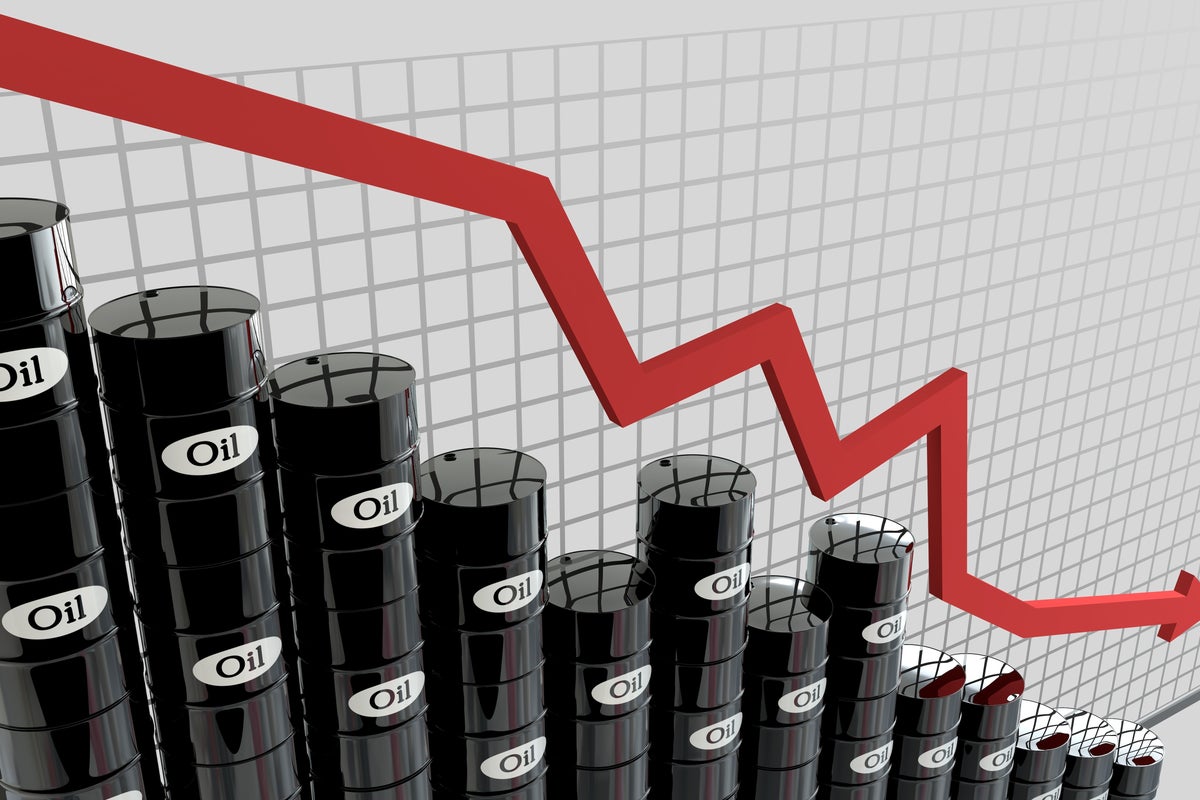 Oil Dips Ahead Of OPEC+ Meet On Wednesday: Weak China, Japan Data Sour Sentiment