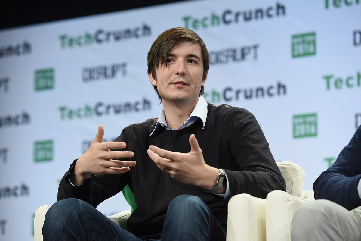 Robinhood CEO Vlad Tenev Plays Down Merger Buzz With FTX, Charles Schwab