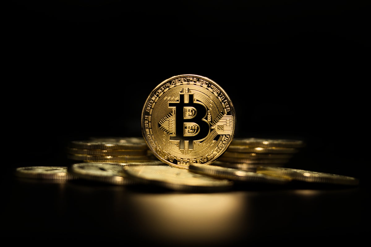 Bitcoin (BTC/USD) – Bitcoin (BTC) Is Markets' Early Warning Alarm, Says Bloomberg Analyst