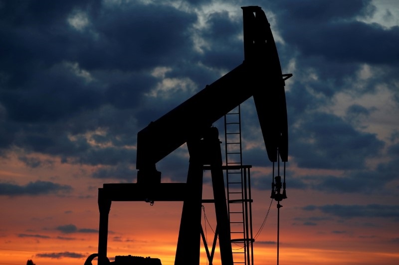 Oil prices down 3% with recession fears in focus By Reuters