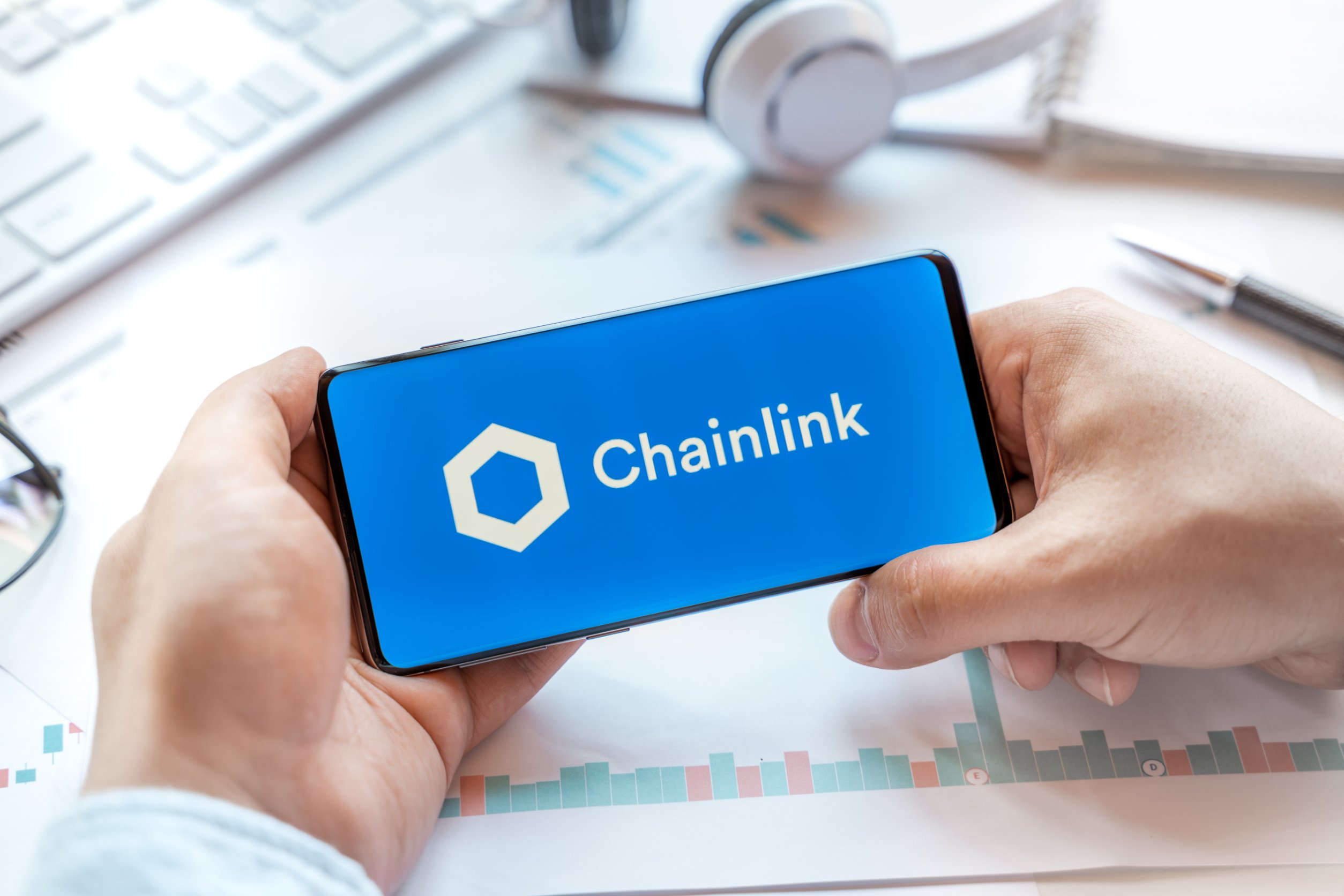 Chainlink and SWIFT have announced a proof-of-concept, is now the right time to buy LINK?