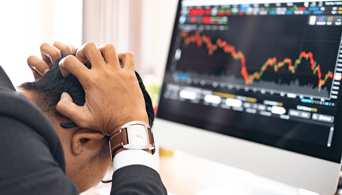 Equal- vs. Market Cap-Weighted Portfolios in Stock Market Crashes