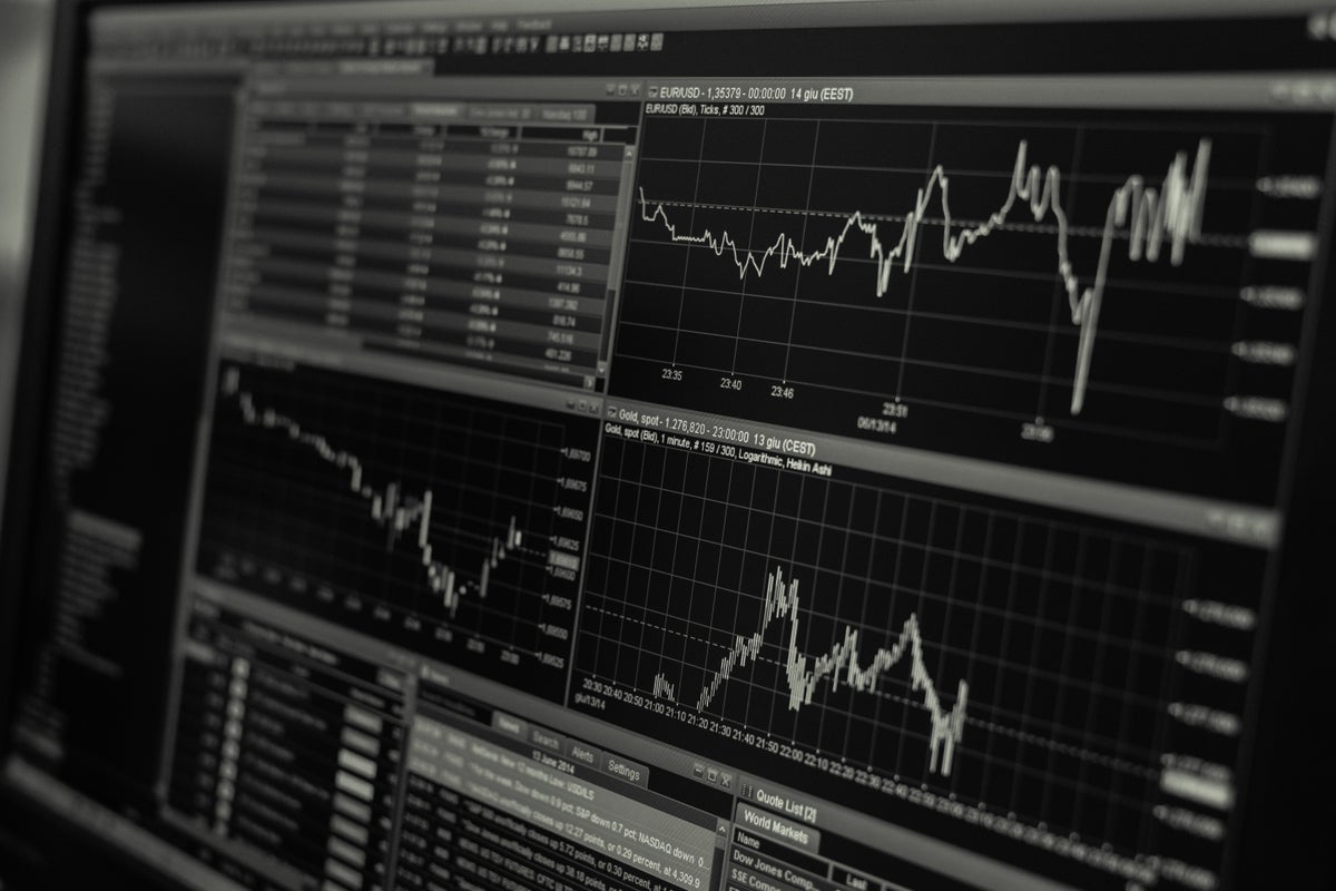 Why Bitcoin-, Ethereum- And Litecoin-Related Stock Coinbase Is Getting Hammered - Coinbase Global (NASDAQ:COIN)