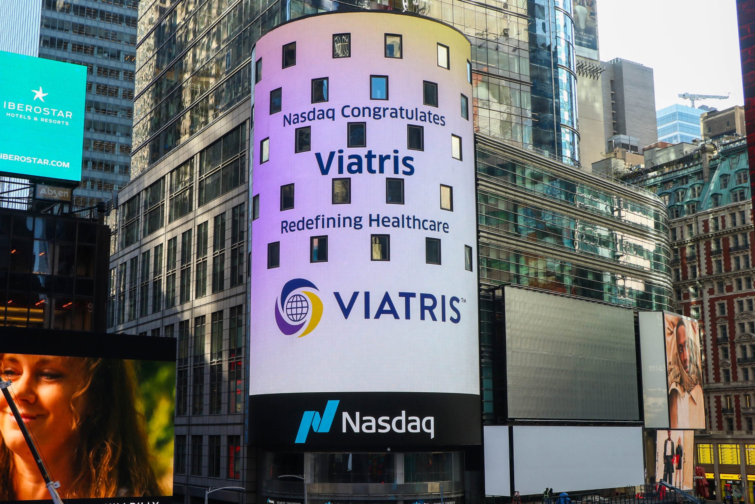 Should I invest in Viatris shares after the current dip?