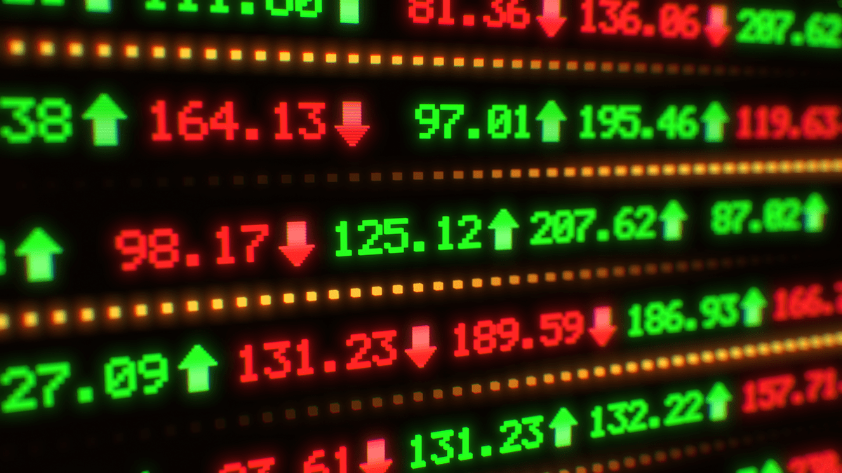 Low- or High-Volatility: Which Wins the Return Battle?