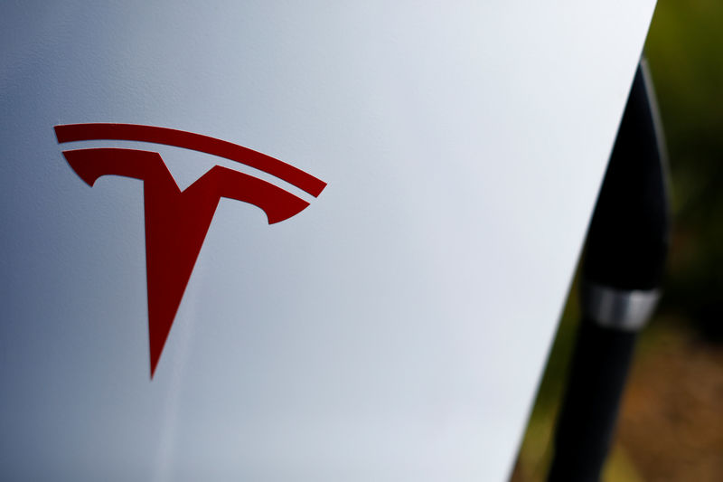 Tesla will not start German mass battery production before 2024 -Handelsblatt By Reuters