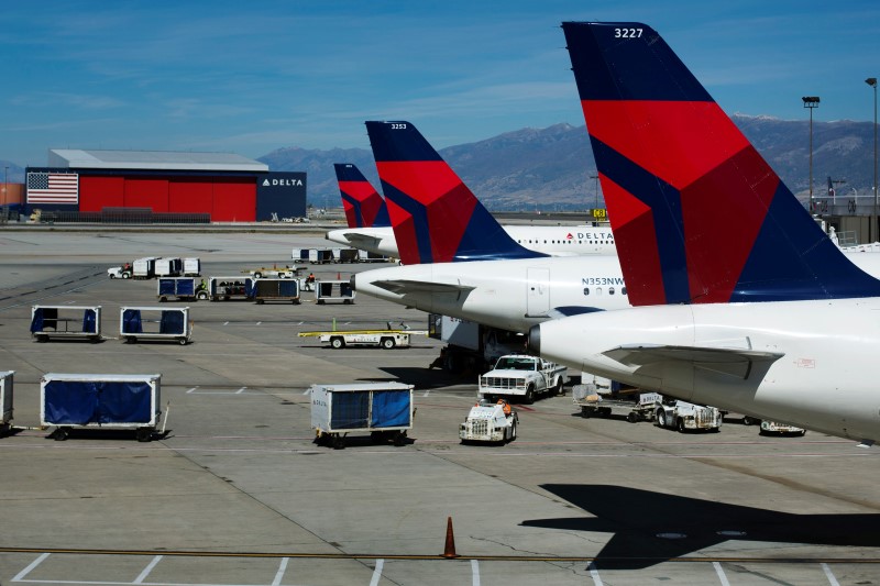 U.S. approves Delta, United bids to delay restart of Havana flights By Reuters