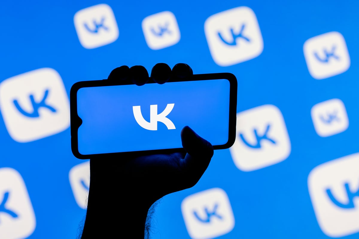 Apple Reinstates VKontakte, The Russian Equivalent Of Facebook, On App Store - Meta Platforms (NASDAQ:META), Apple (NASDAQ:AAPL)