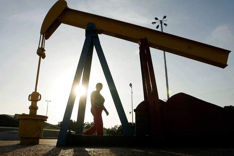 Oil falls on build in U.S. crude oil stocks, stronger dollar By Reuters