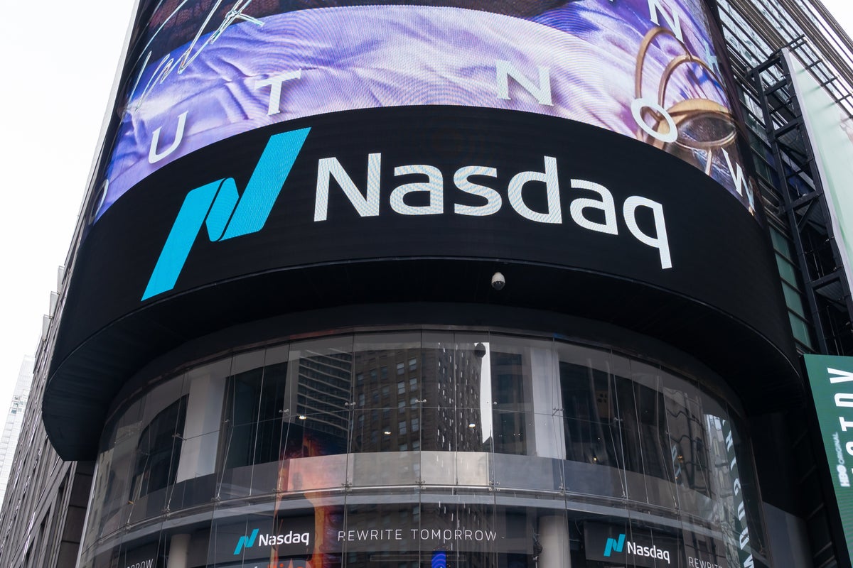 Apple, Meta, Microsoft, Tesla, Alphabet: Earnings, Criminal Probe Report Draw Retail Investors' Attention To These 5 Stocks Today - Meta Platforms (NASDAQ:META), Apple (NASDAQ:AAPL)