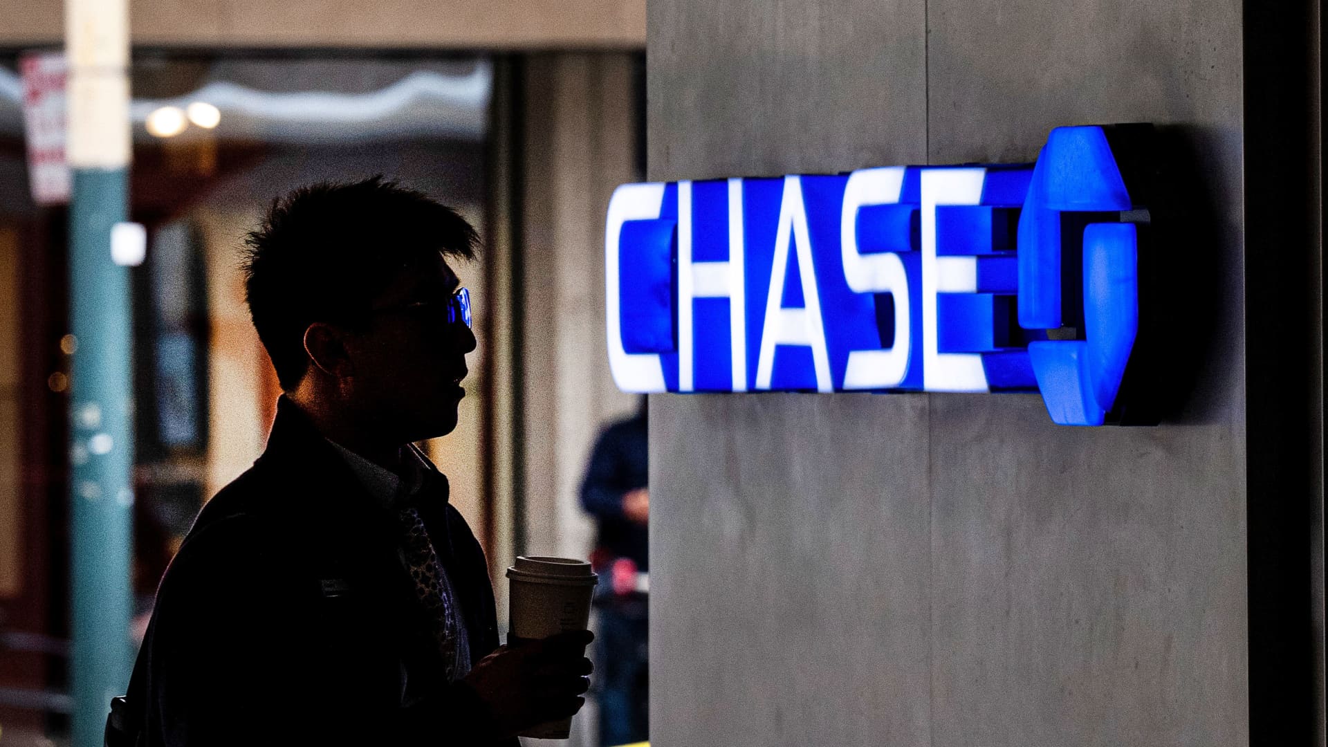 JPMorgan Chase gives early payday deposits to Secure Banking customers