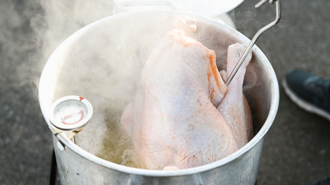 This Thanksgiving turkey cooking method causes 5 deaths, $15M in damages a year