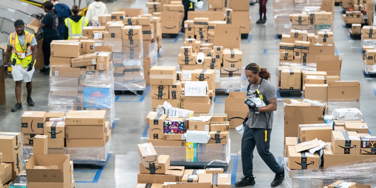 Amazon closes below $1 trillion valuation for the first time since 2020