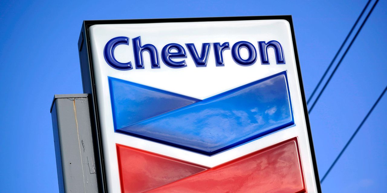 Chevron gets new U.S. license to pump oil in Venezuela again