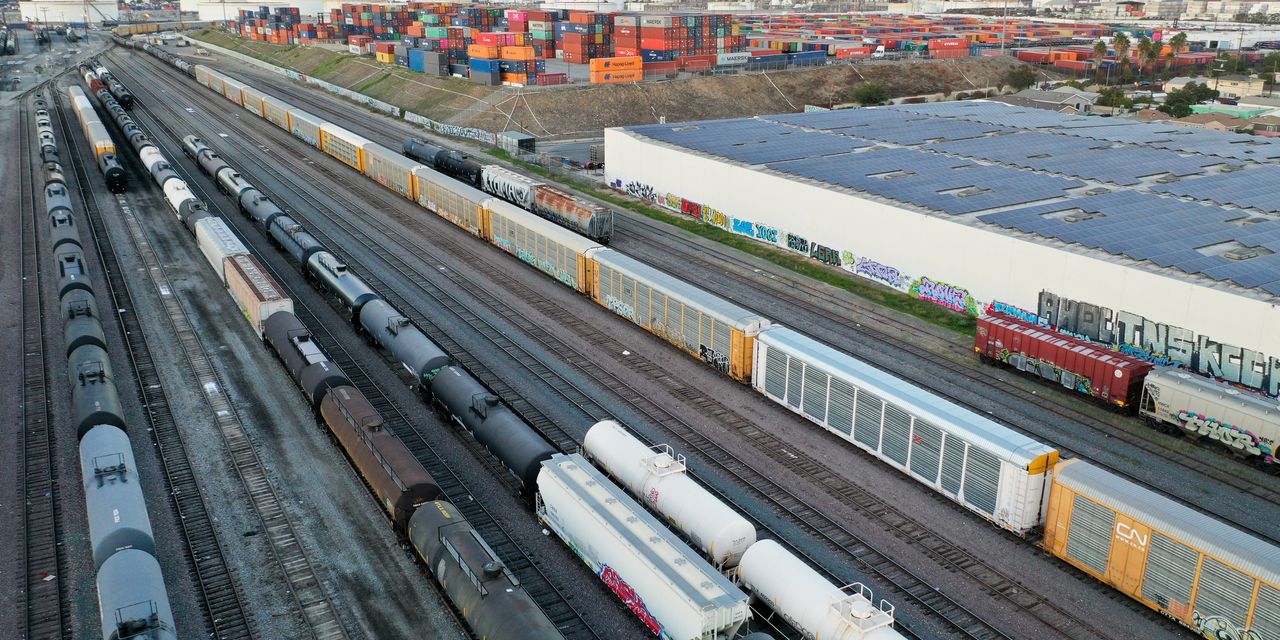 Congress looks on track to avert rail strike