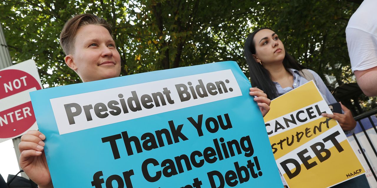 Federal judge strikes down Biden administration's student-debt forgiveness plan