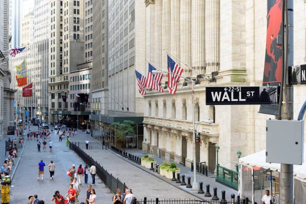 US Stocks Open Lower; Dow Falls Over 100 Points - Dragonfly Energy Hldgs (NASDAQ:DFLI), Hallador Energy (NASDAQ:HNRG)