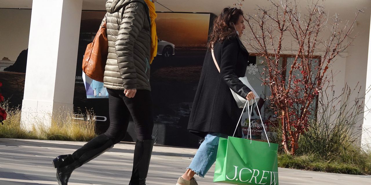 Consumer confidence hits 8-month high as worries about inflation and recession fade