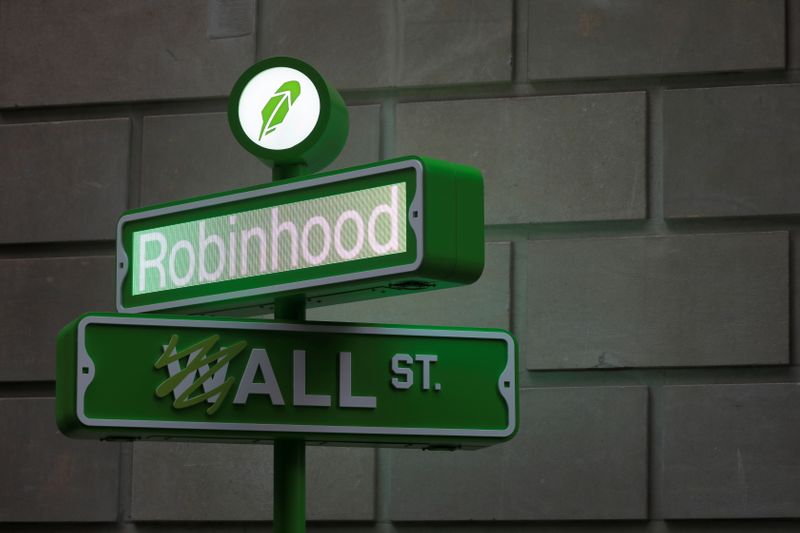 FTX asks bankruptcy judge to stop BlockFi from claiming Robinhood shares