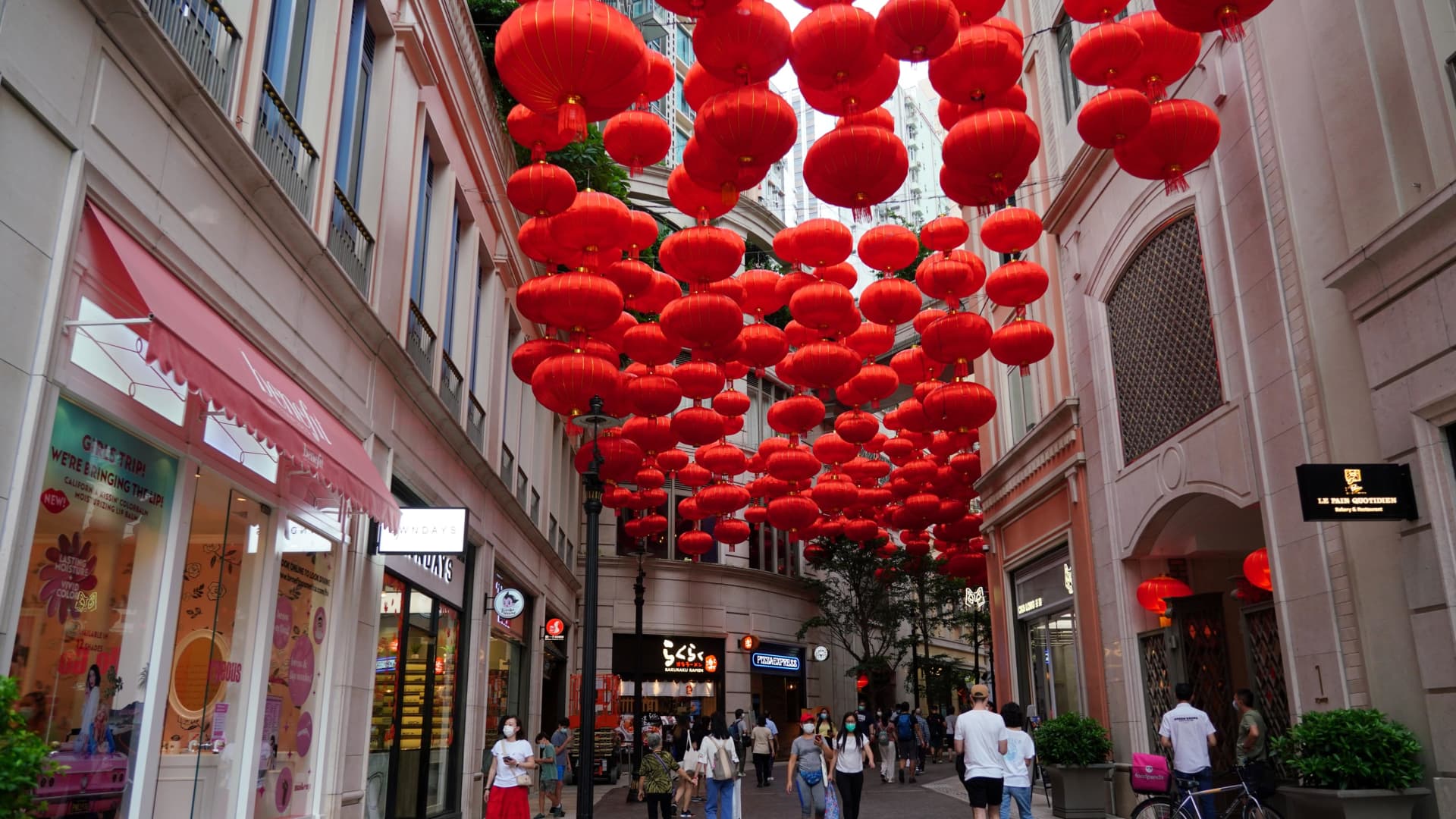 Hang Seng still in bear market territory despite best month since 1998