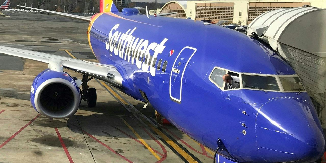 Southwest sees 'strong' bookings next year, vows to restore prepandemic route network