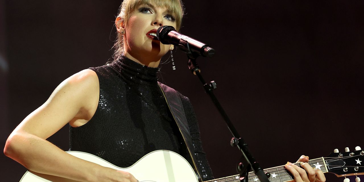 Taylor Swift fans sue Ticketmaster over ticket-sale fiasco